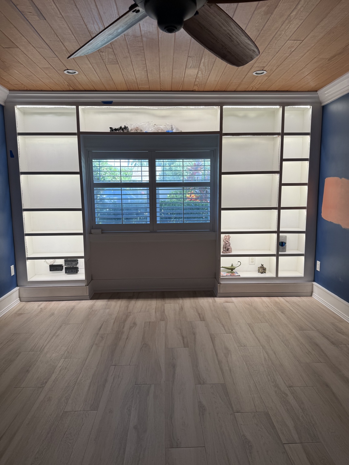 Built-in accent lighting